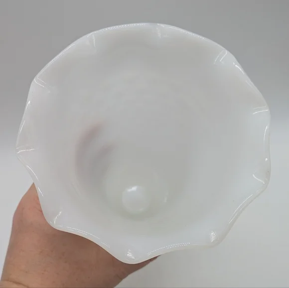 Vintage Anchor Hocking Hobnail Milkglass Vase - Picture 4 of 8
